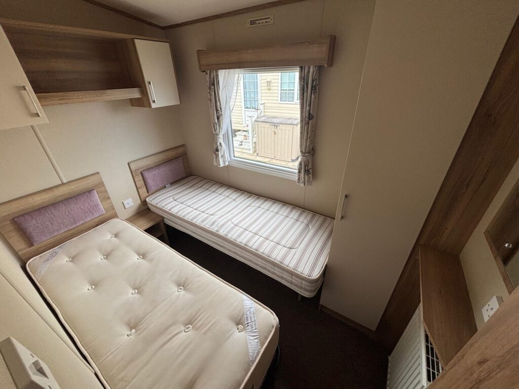 Twin Bedroom 1